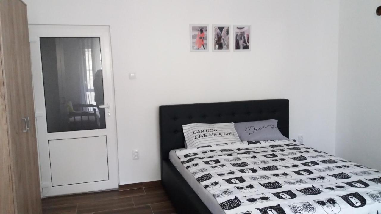 Stan Na Dan Dunja 2 Apartment Vârşeţ Exterior foto